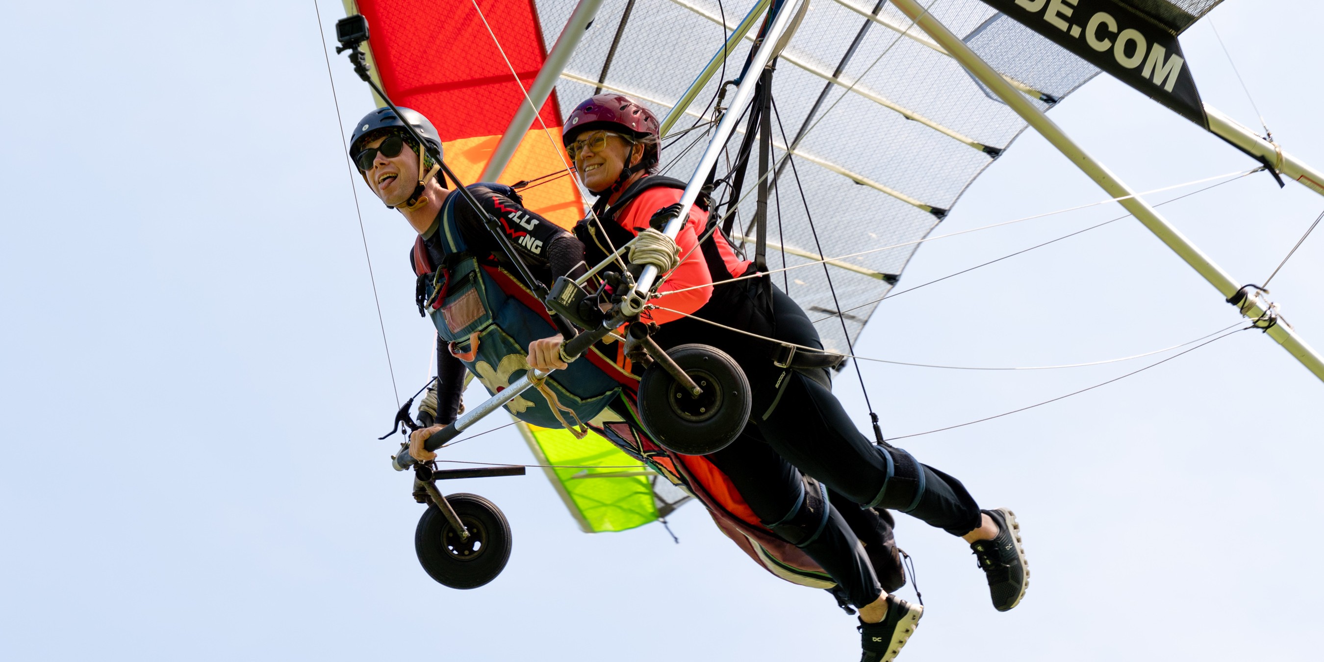 Tandem hang glider discovery flight